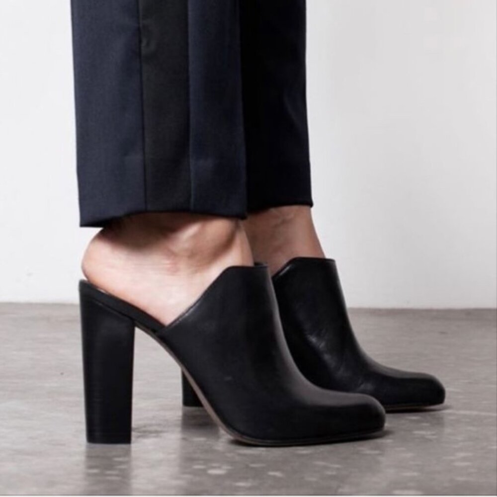 Pour la Victoire Slip On Women's Black Leather Mules‎ Sz 8M